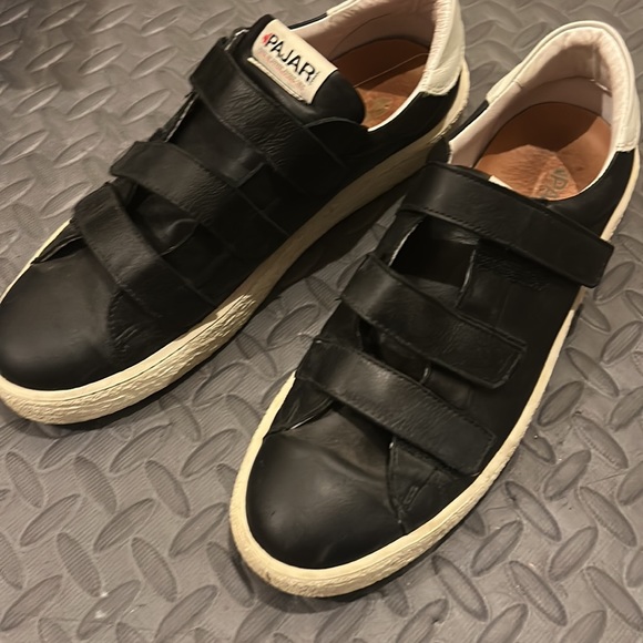 Pajar men’s casual shoes with Velcro - Picture 2 of 7